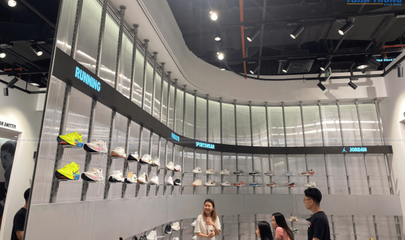 Màn hình LED P2 Indoor uốn cong - NIKE STORE LANDMARK 81 (HCM)
